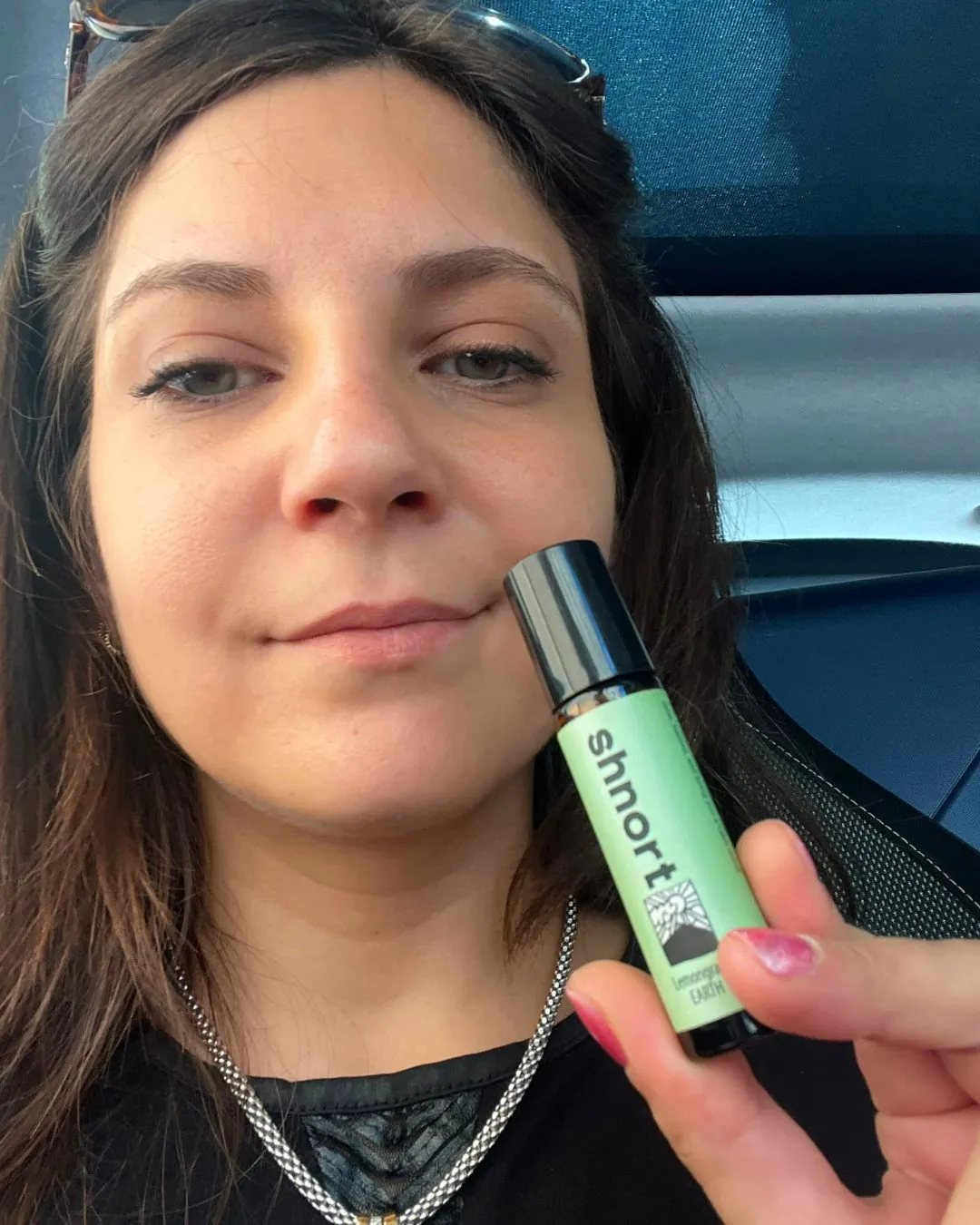 Customer holding a shnort Lemongrass EARTH roller